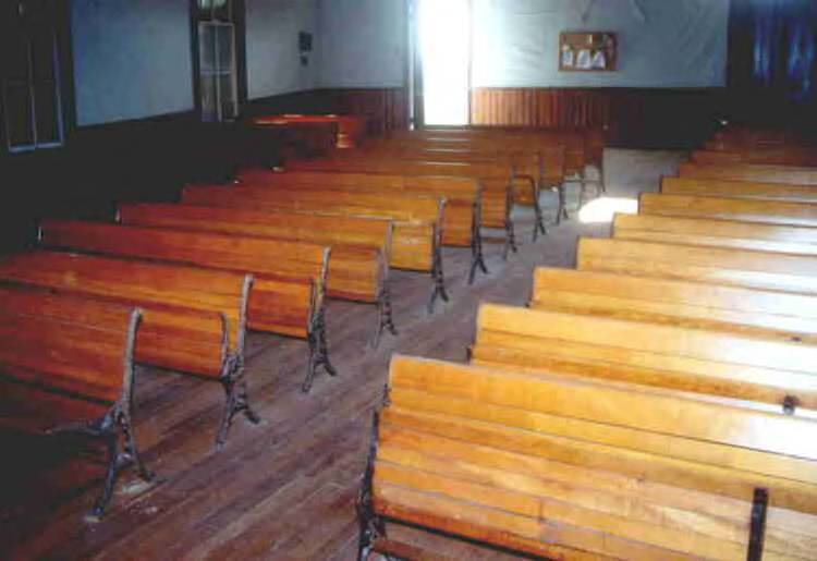 pews.jpg (19074 bytes)